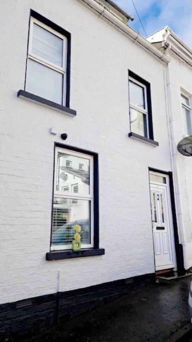 16 Stewart'S Terrace Derry City Bt48 7Lj Villa Exterior photo